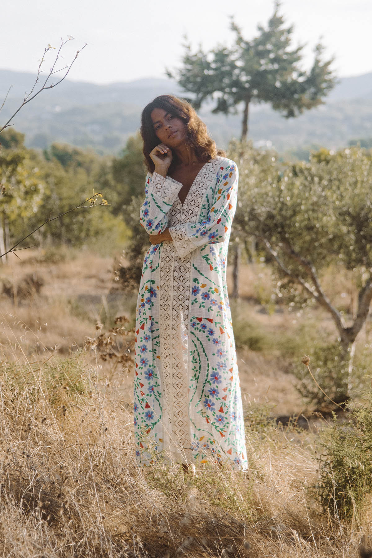 ROMANTIC V LACE TRIM KAFTAN I DAISY