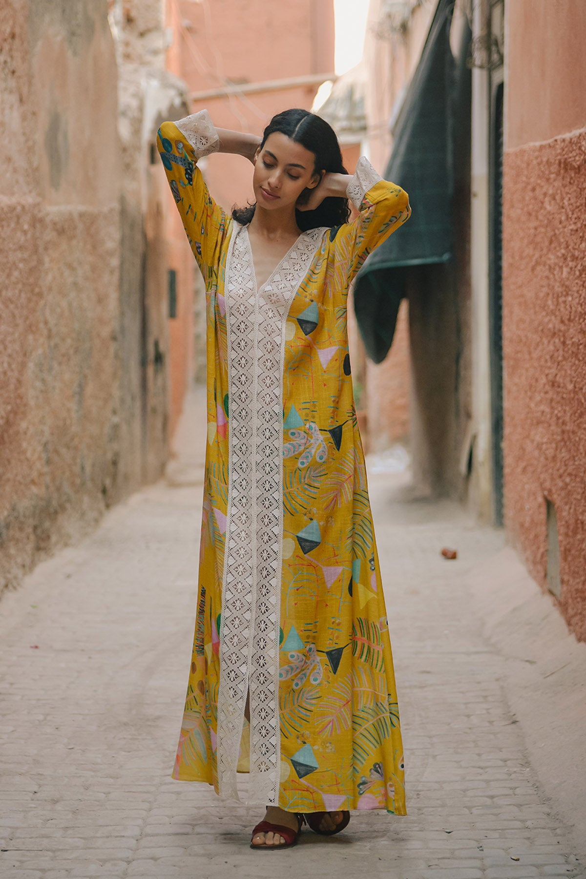 ROMANTIC V LACE TRIM KAFTAN