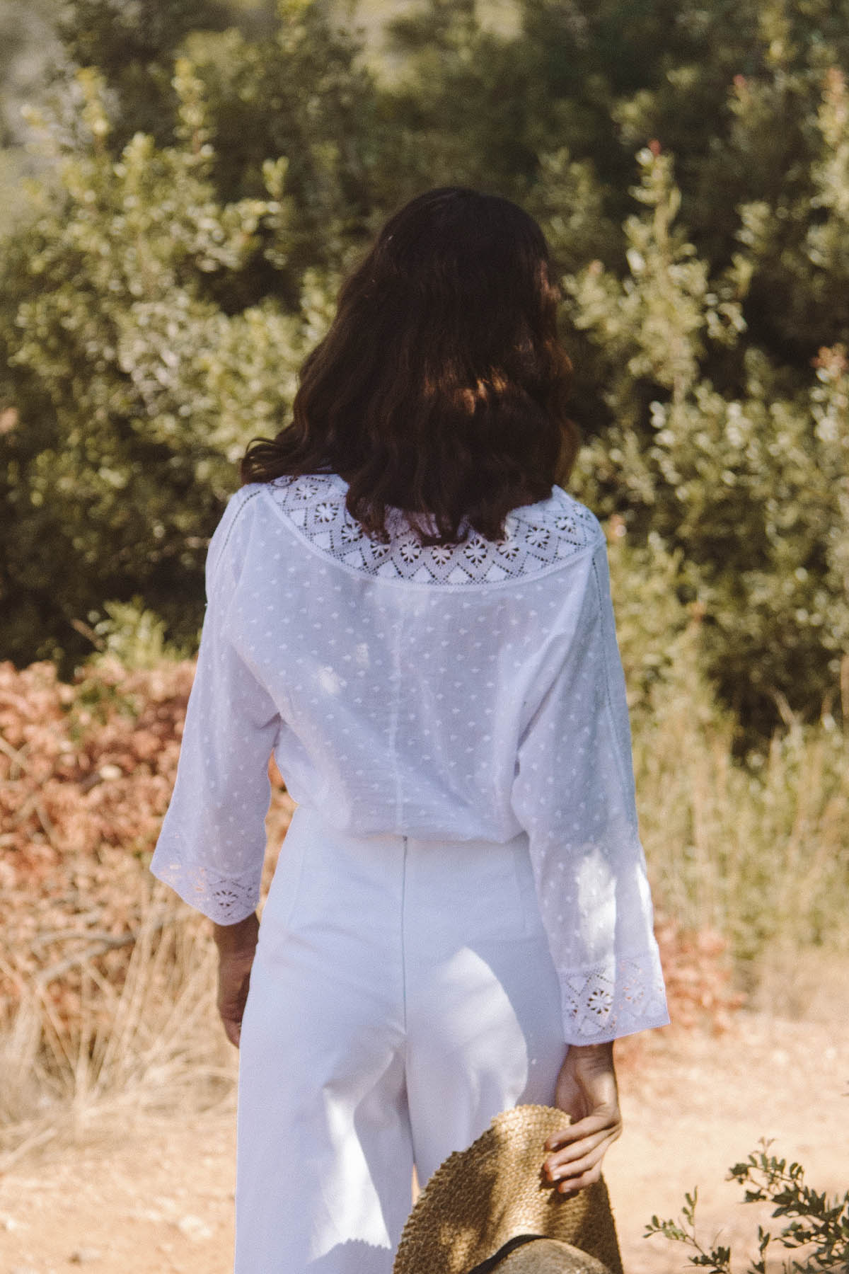 ROMANTIC V LACE TRIM TOP I WHITE