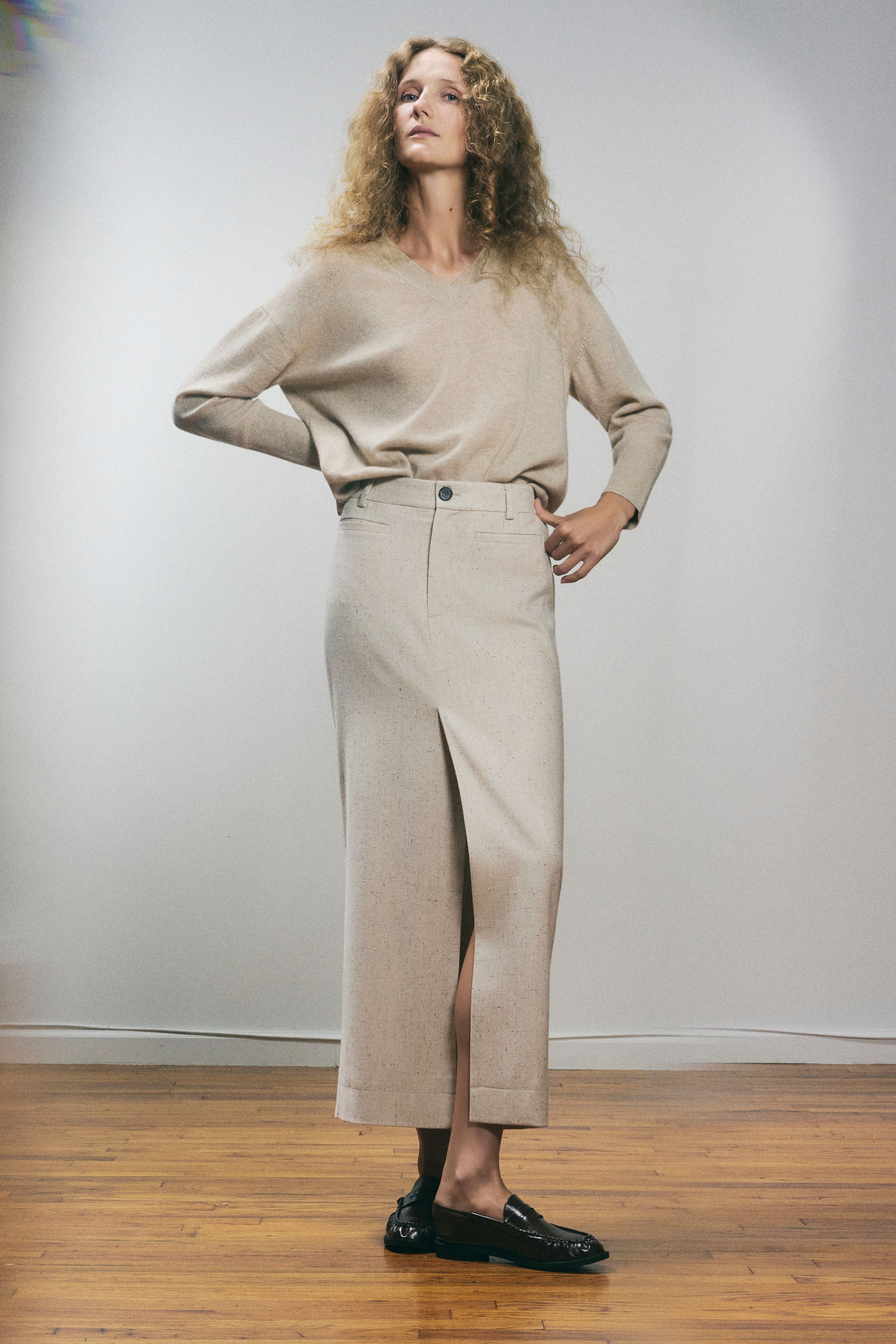 SALVIA V-NECK SWEATER