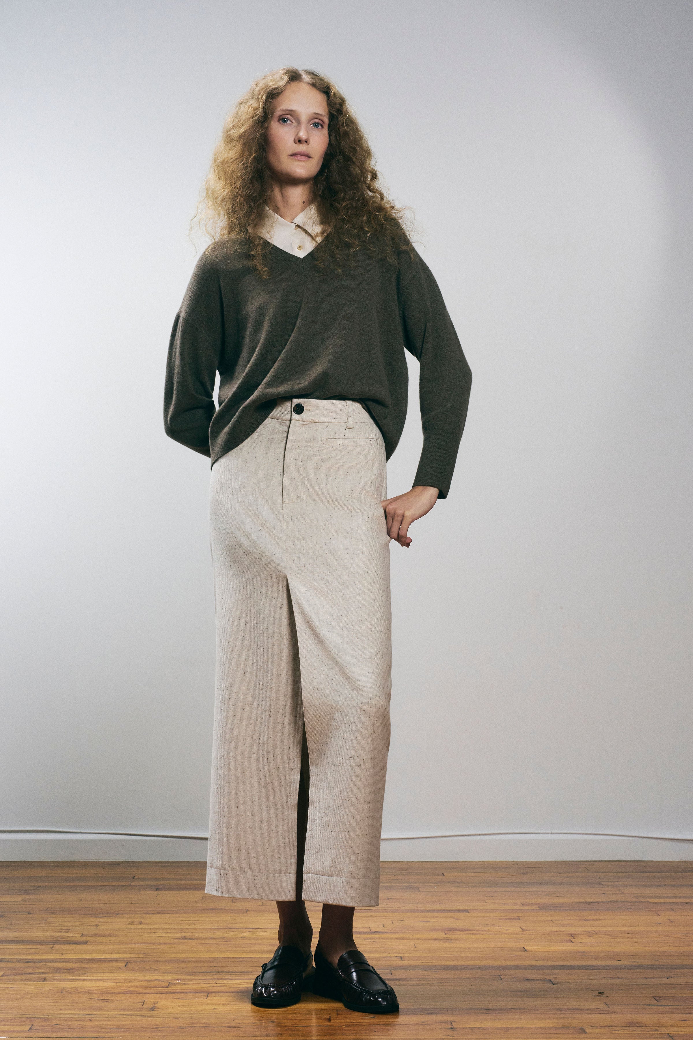 SALVIA V-NECK SWEATER