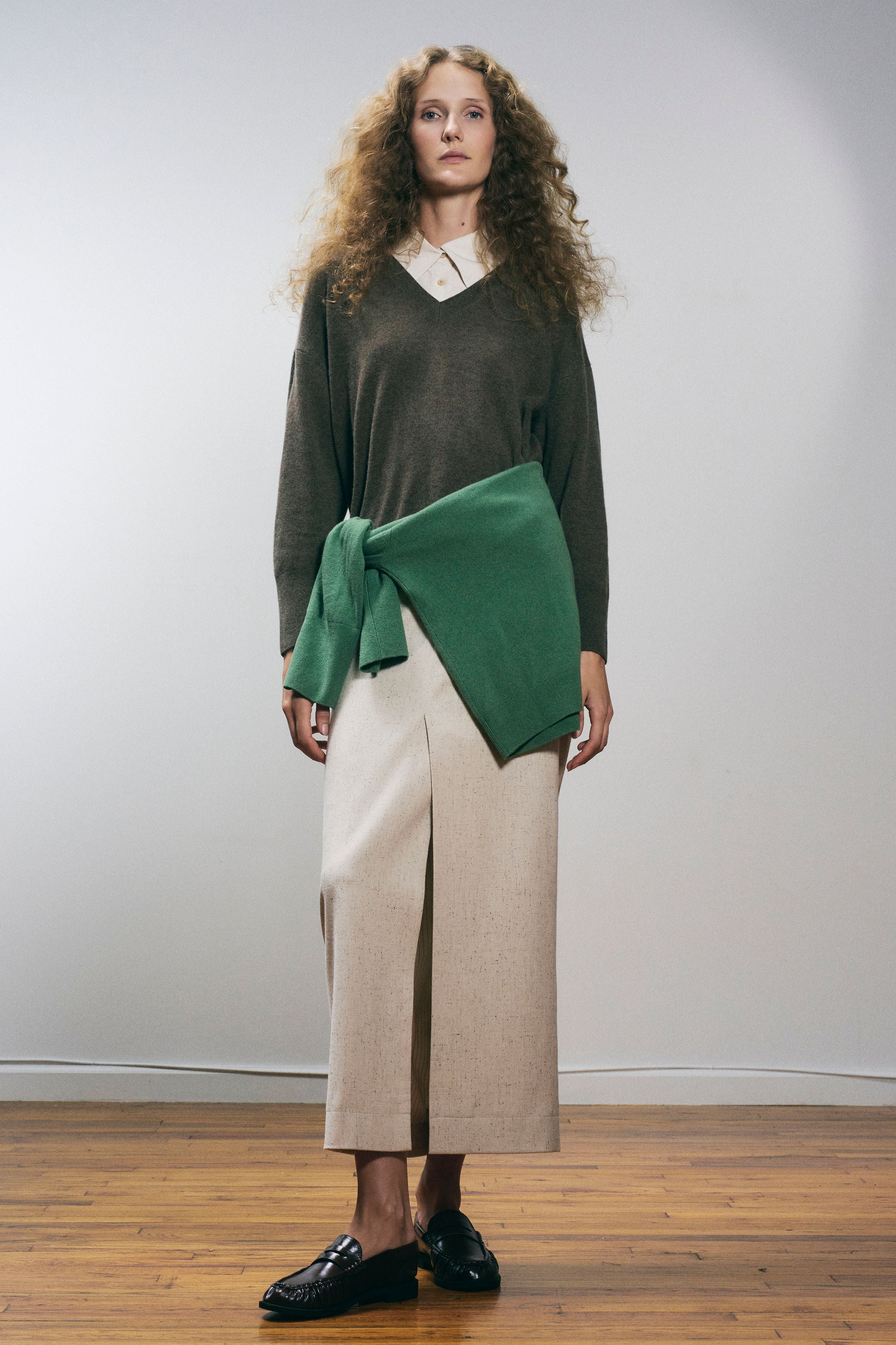 SALVIA V-NECK SWEATER