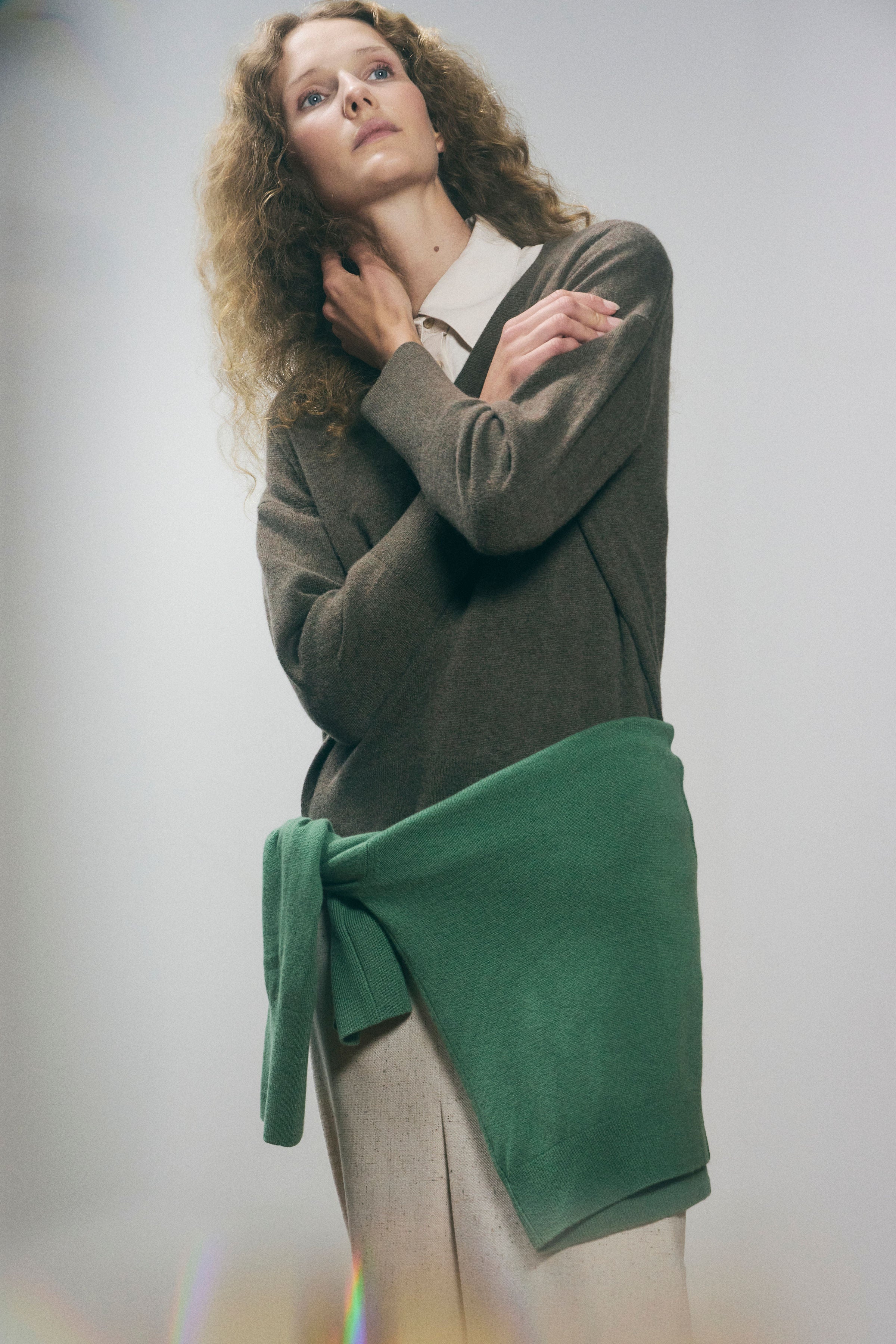 SALVIA V-NECK SWEATER