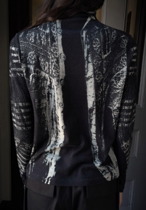VICTORIAN PRINT TURTLENECK