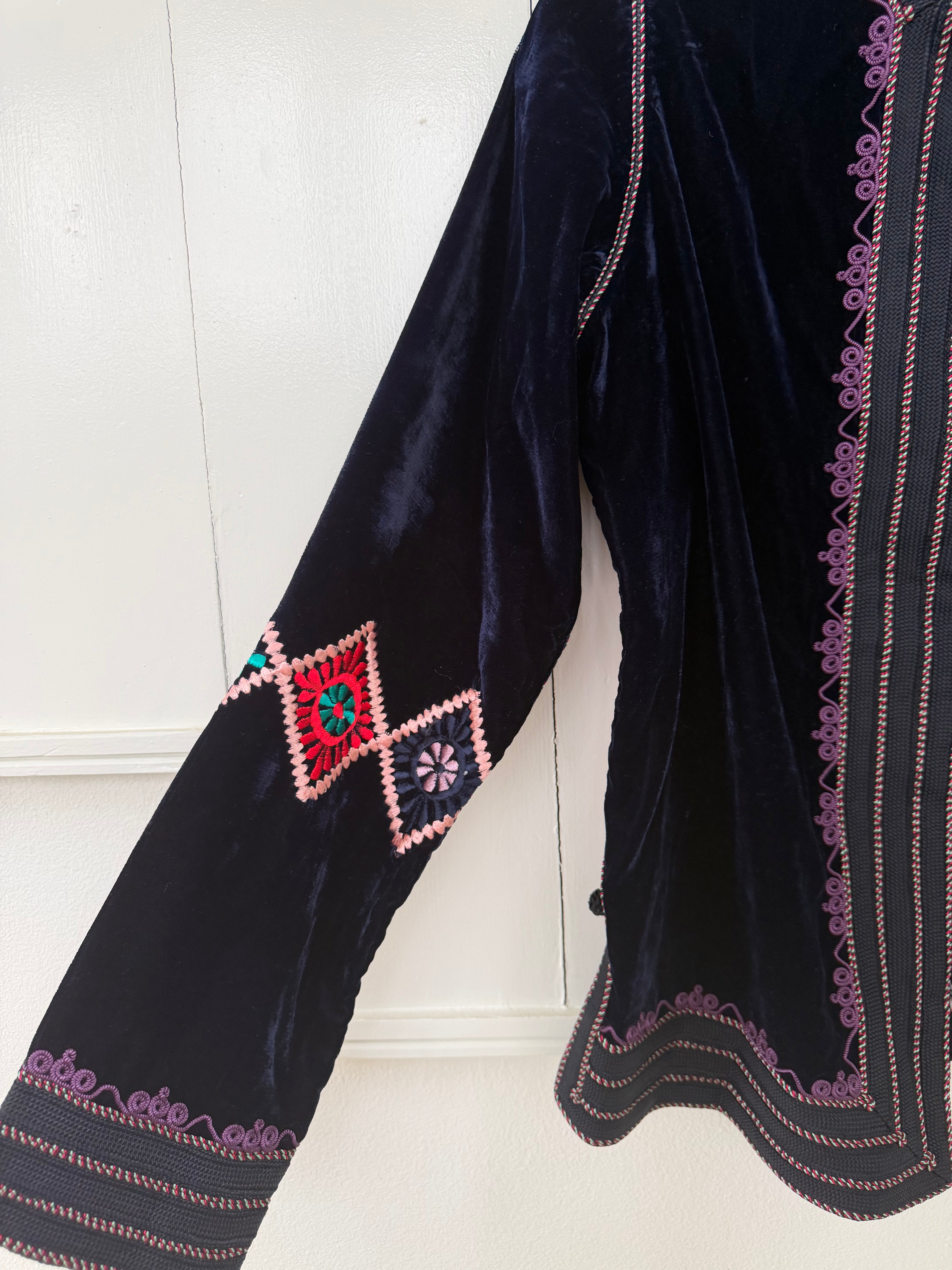 Lightweight velvet dark purple jacket w embroidery