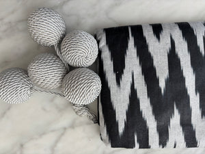 CURTAIN CLUTCH - BLACK & GRAY