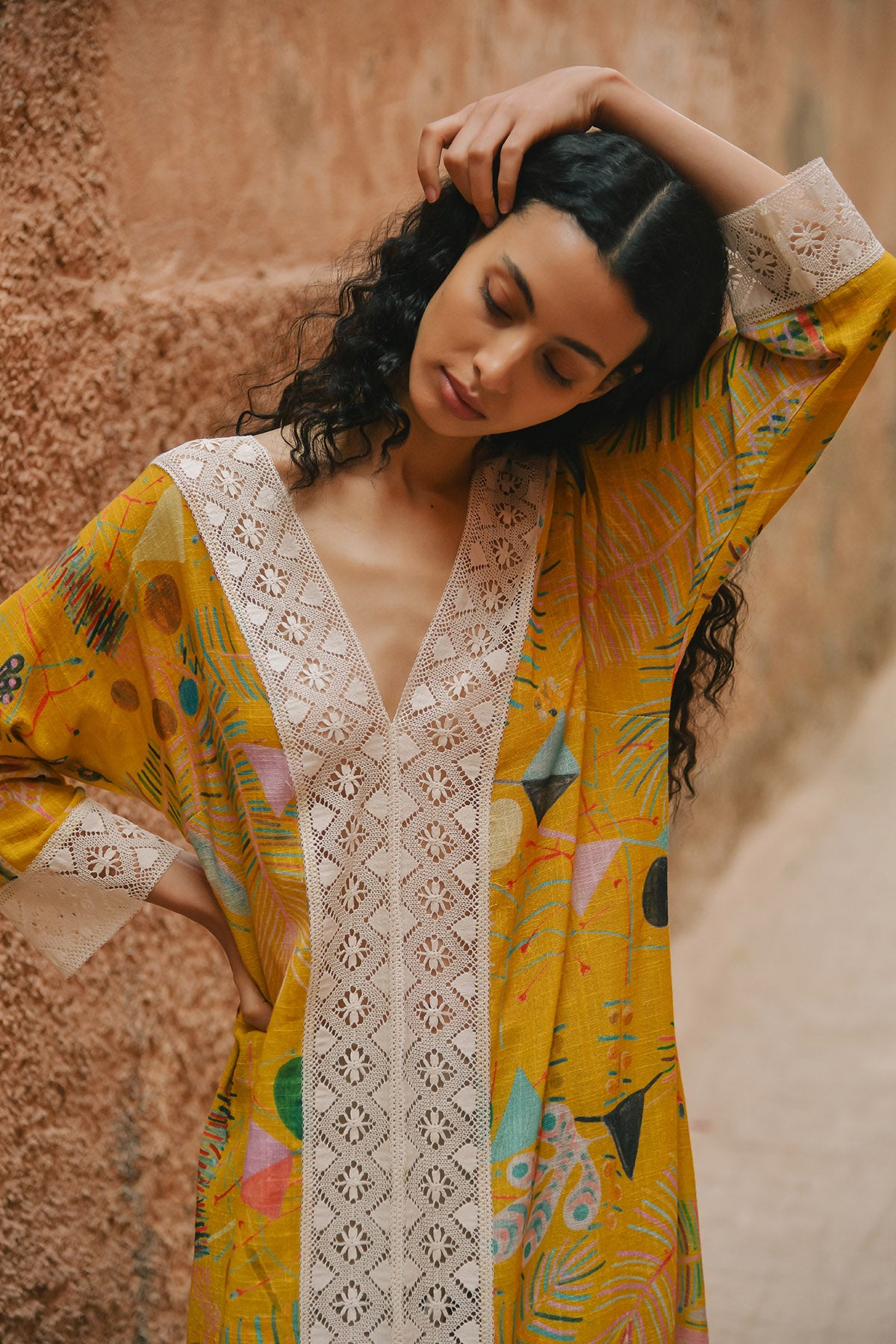 ROMANTIC V LACE TRIM KAFTAN