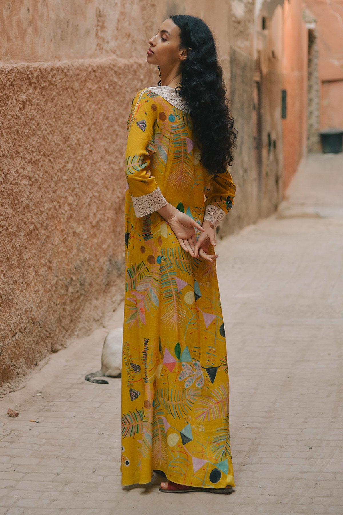 ROMANTIC V LACE TRIM KAFTAN