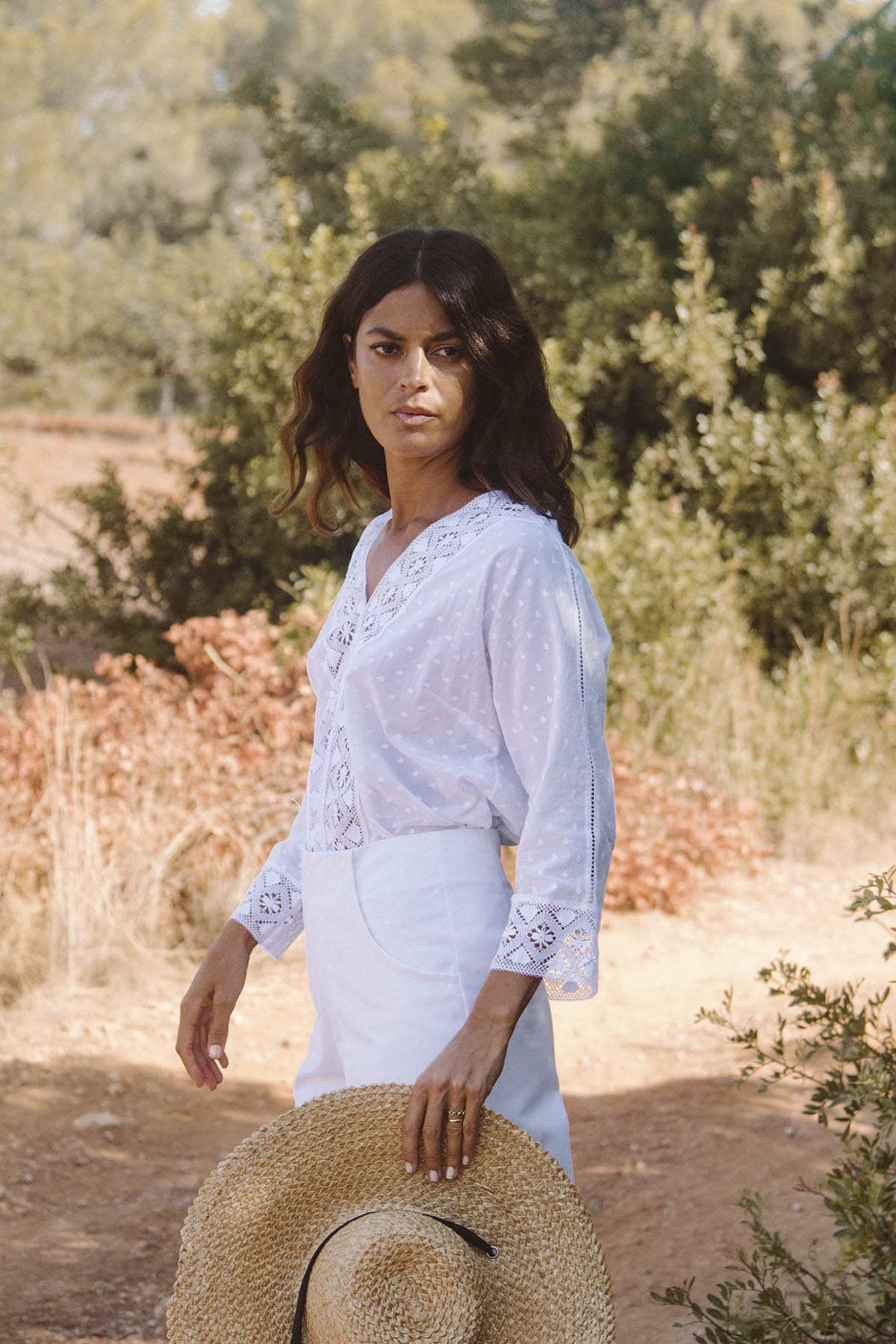 ROMANTIC V LACE TRIM TOP I WHITE