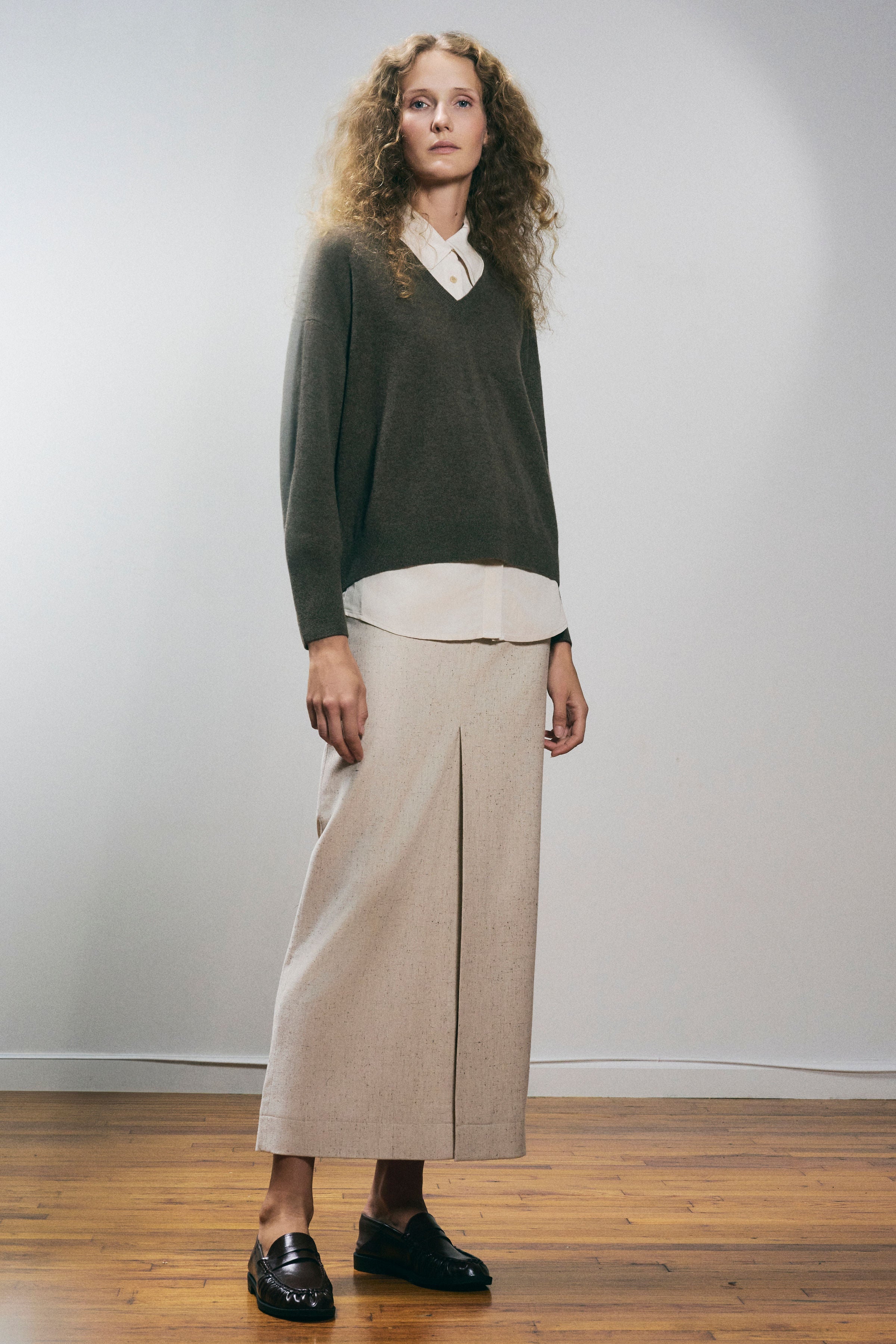 SALVIA V-NECK SWEATER
