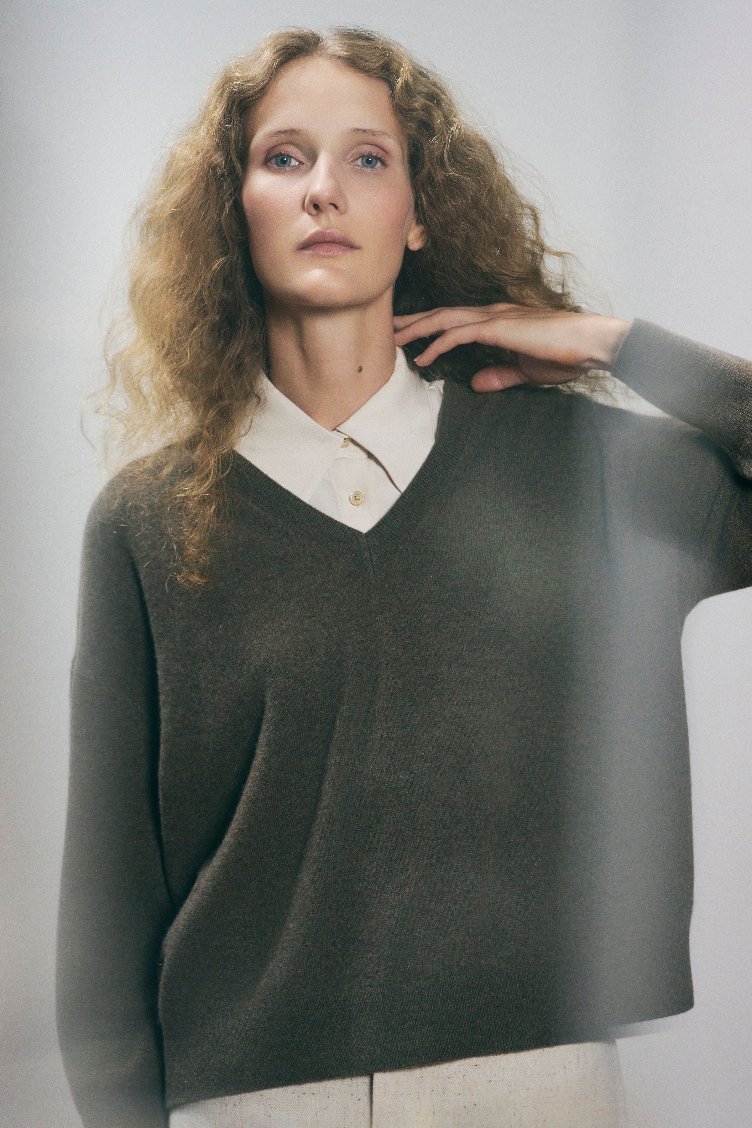 SALVIA V-NECK SWEATER