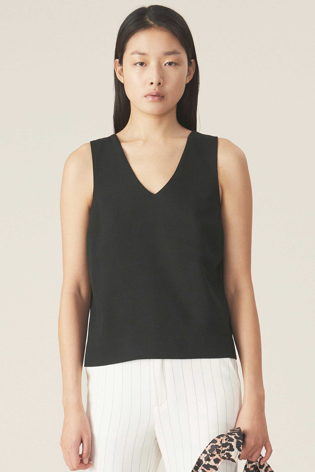 HEAVY CREPE SLEEVELESS TOP - BLACK